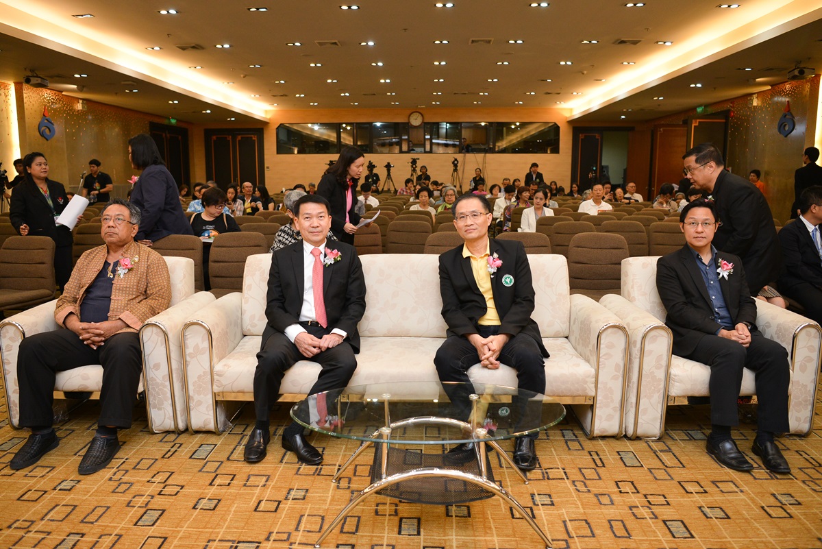 ประชุมสัมมนาเชิงปฏิบัติการ เรื่อง การปรับปรุงหลักสูตรแพทยศาสตรบัณฑิต ระดับคลินิก