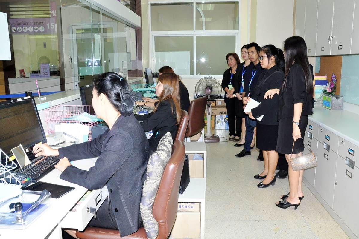 ละครเวทีรอบการกุศล เรื่อง “สี่แผ่นดิน” เพื่อสถาบันการแพทย์จักรีนฤบดินทร์ ละครเวทีรอบการกุศล เรื่อง “สี่แผ่นดิน” เพื่อสถาบันการแพทย์จักรีนฤบดินทร์