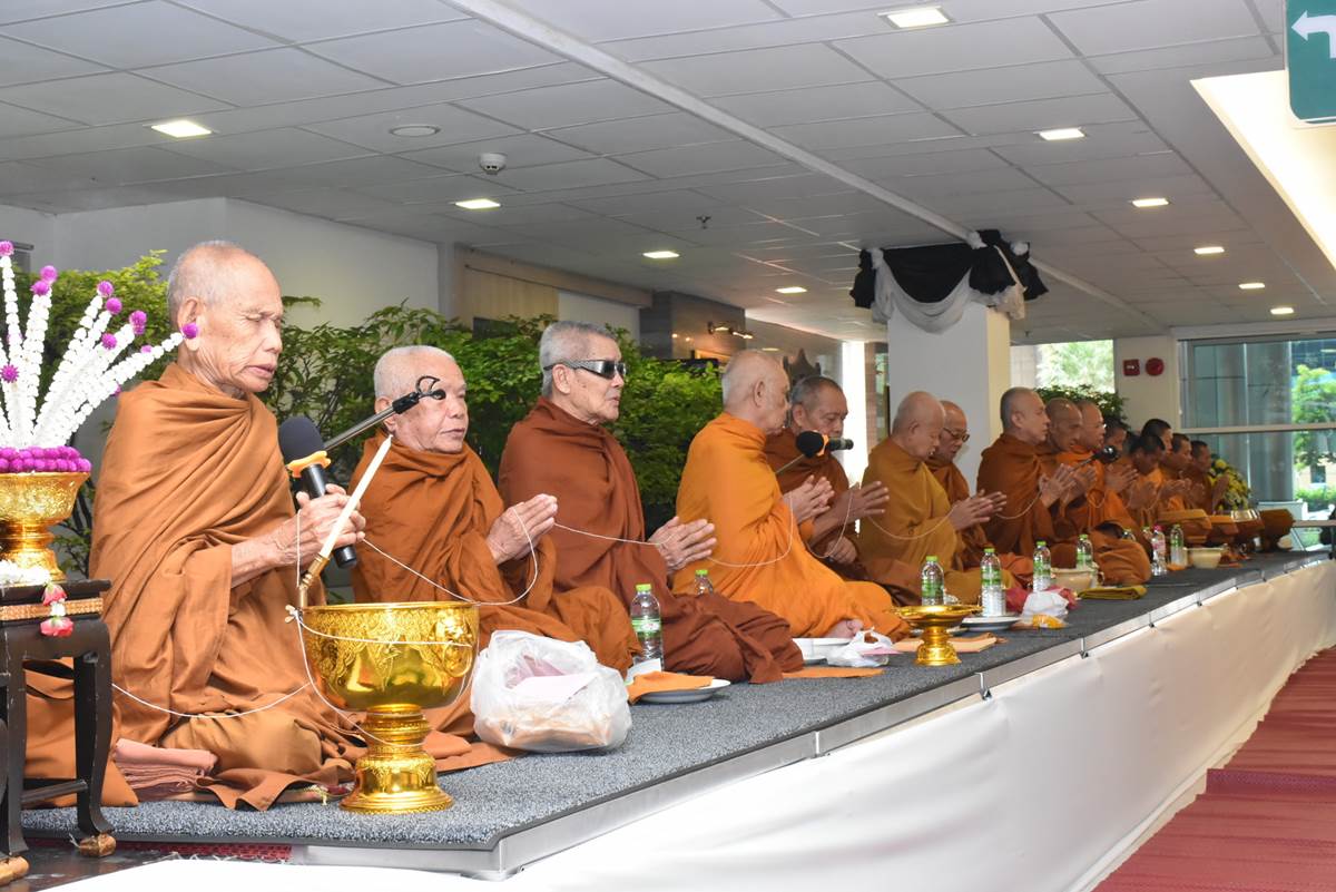 พิธีทำบุญตักบาตร ครบรอบ 48 ปี คณะแพทยศาสตร์โรงพยาบาลรามาธิบดี มหาวิทยาลัยมหิดล 