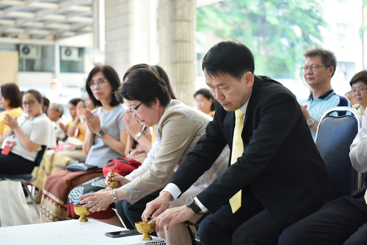 โครงการปฐมนิเทศและพิธีมอบเสื้อกาวน์ รับศิษย์รามาธิบดี รุ่น 51 สู่ชั้นคลินิก