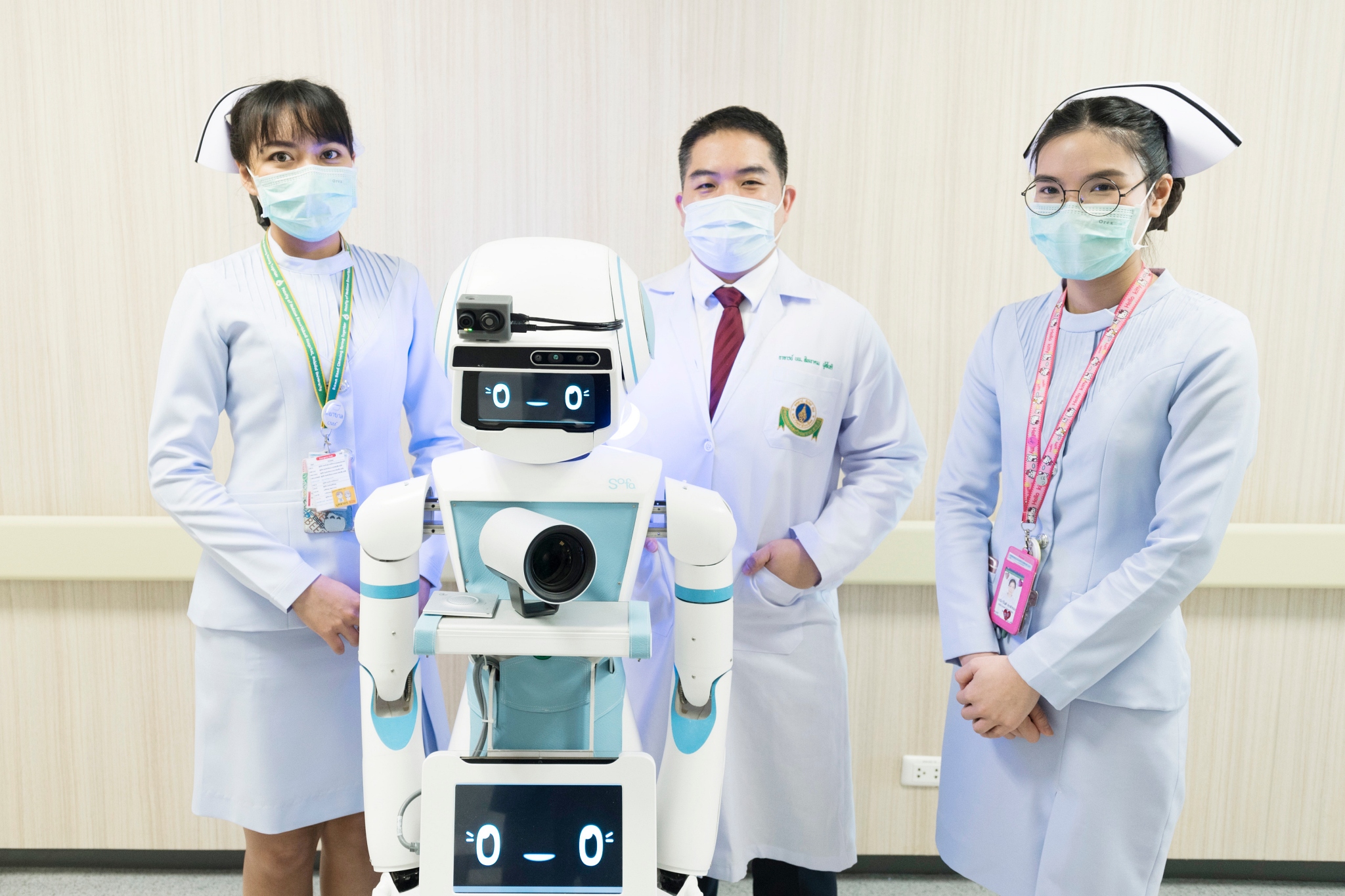 มจธ. ส่งมอบ หุ่นยนต์ “มดบริรักษ์” ชุดแรก ประจำการช่วยสนับสนุนบุคลากรทางการแพทย์ดูแลผู้ป่วย COVID-19