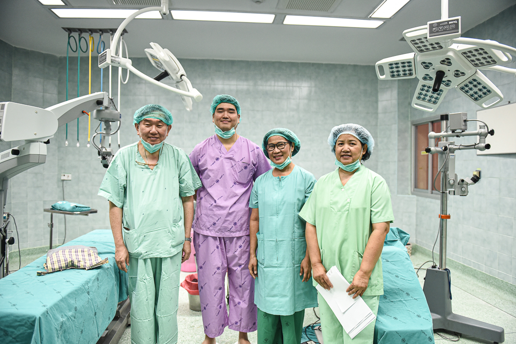 ทีมจักษุแพทย์ ร่วม “โครงการผ่าตัดต้อกระจก ดวงตาสว่างใส ชาวอุทัยฯ เปี่ยมสุข” ในโอกาสครบรอบ 69 ปี โรงพยาบาลอุทัยธานี