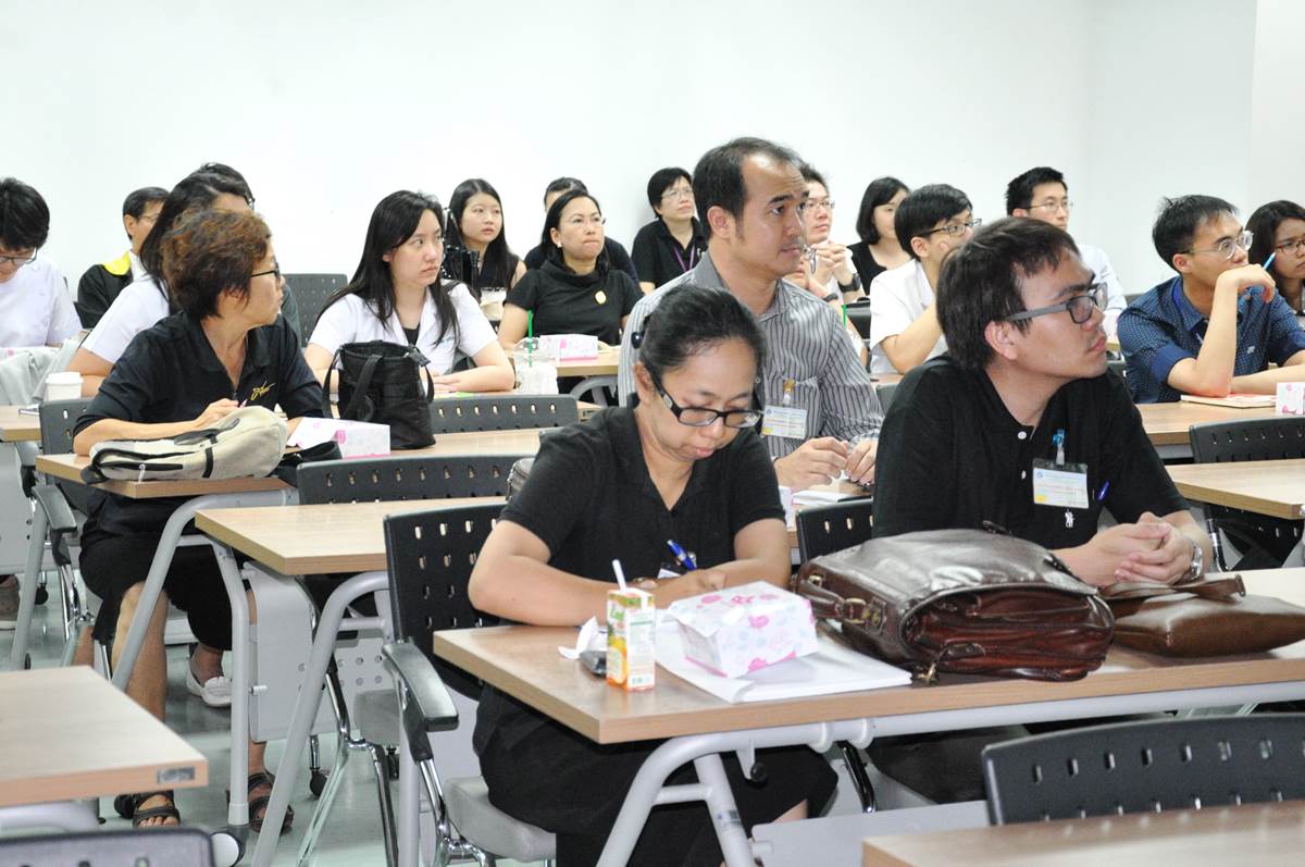 พิธีมอบประกาศนียบัตรหลักสูตรโภชนบำบัดและการบริหาร รุ่นที่ 27 พิธีมอบประกาศนียบัตรหลักสูตรโภชนบำบัดและการบริหาร รุ่นที่ 27