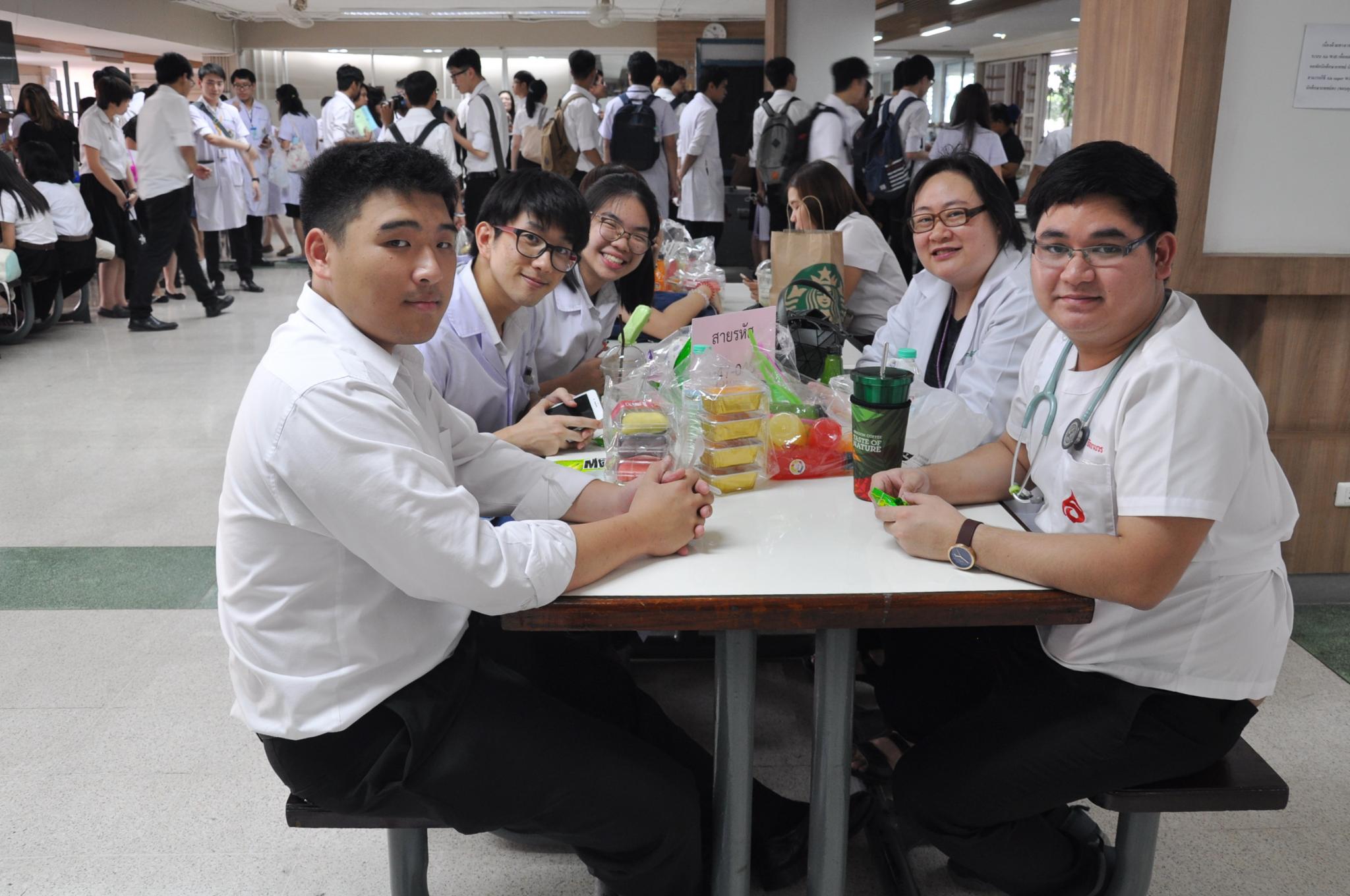 นักศึกษาแพทย์รามาธิบดีพบอาจารย์ที่ปรึกษา