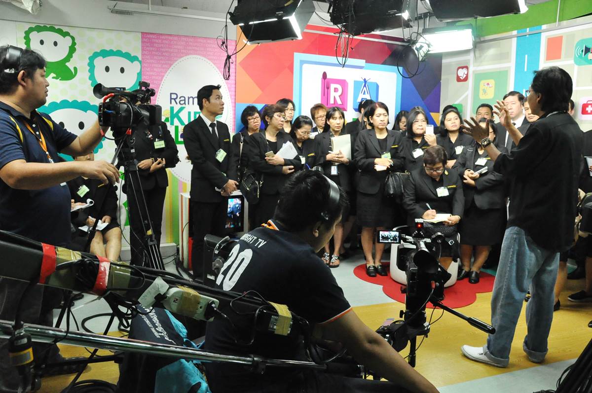 สำนักเสริมศึกษาและบริการสังคม มหาวิทยาลัยธรรมศาสตร์ดูงาน