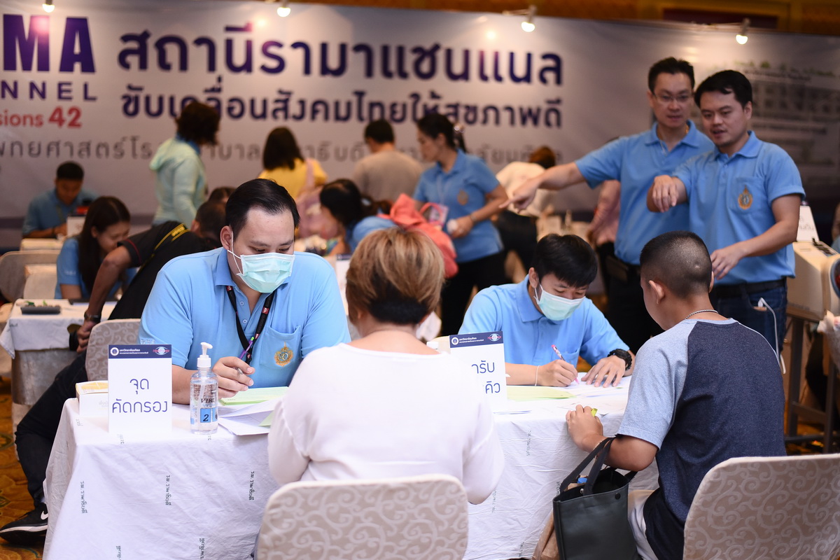 รับมอบเงินรายได้จากกิจกรรมตาดีมีโชค ในงาน Healthcare 2018 รับมอบเงินรายได้จากกิจกรรมตาดีมีโชค ในงาน Healthcare 2018