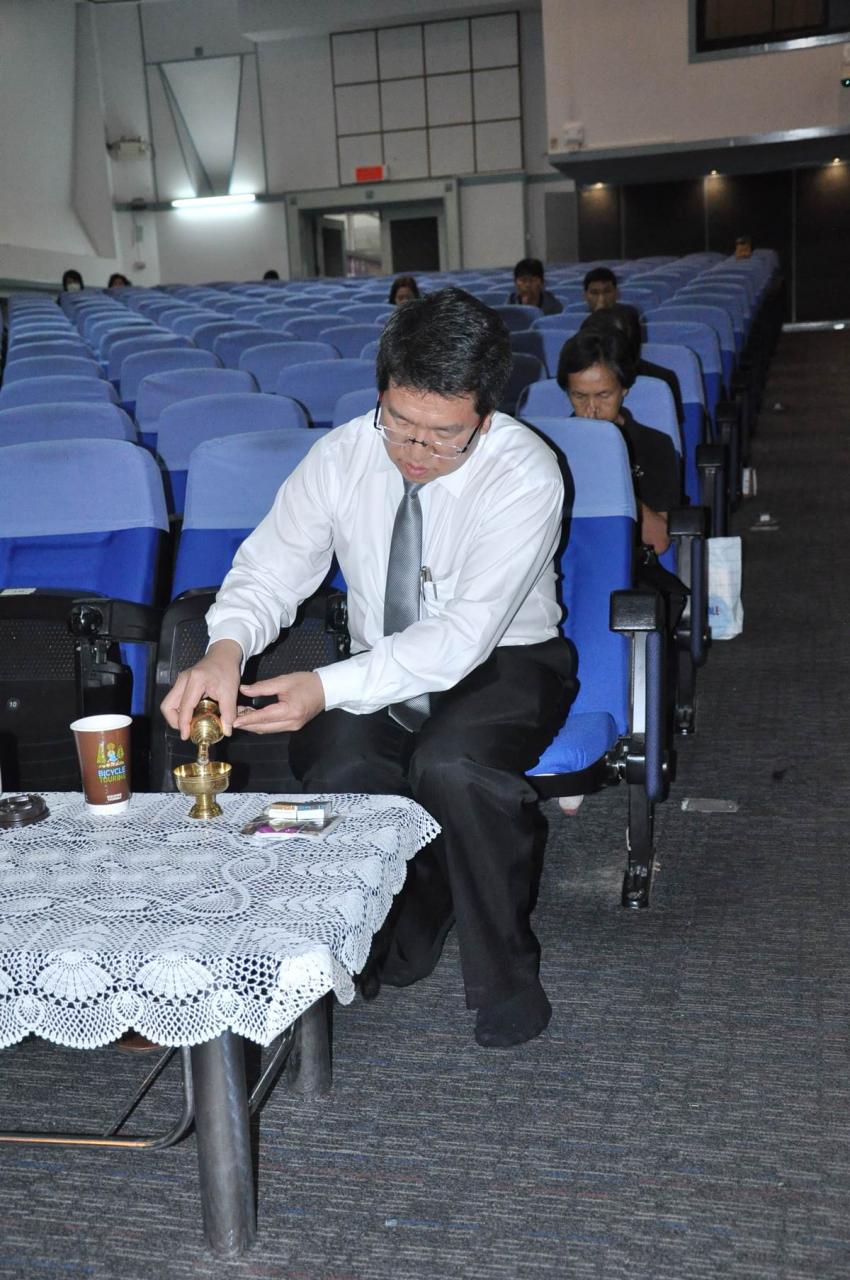 ธรรมบรรยายและทอดผ้าป่า