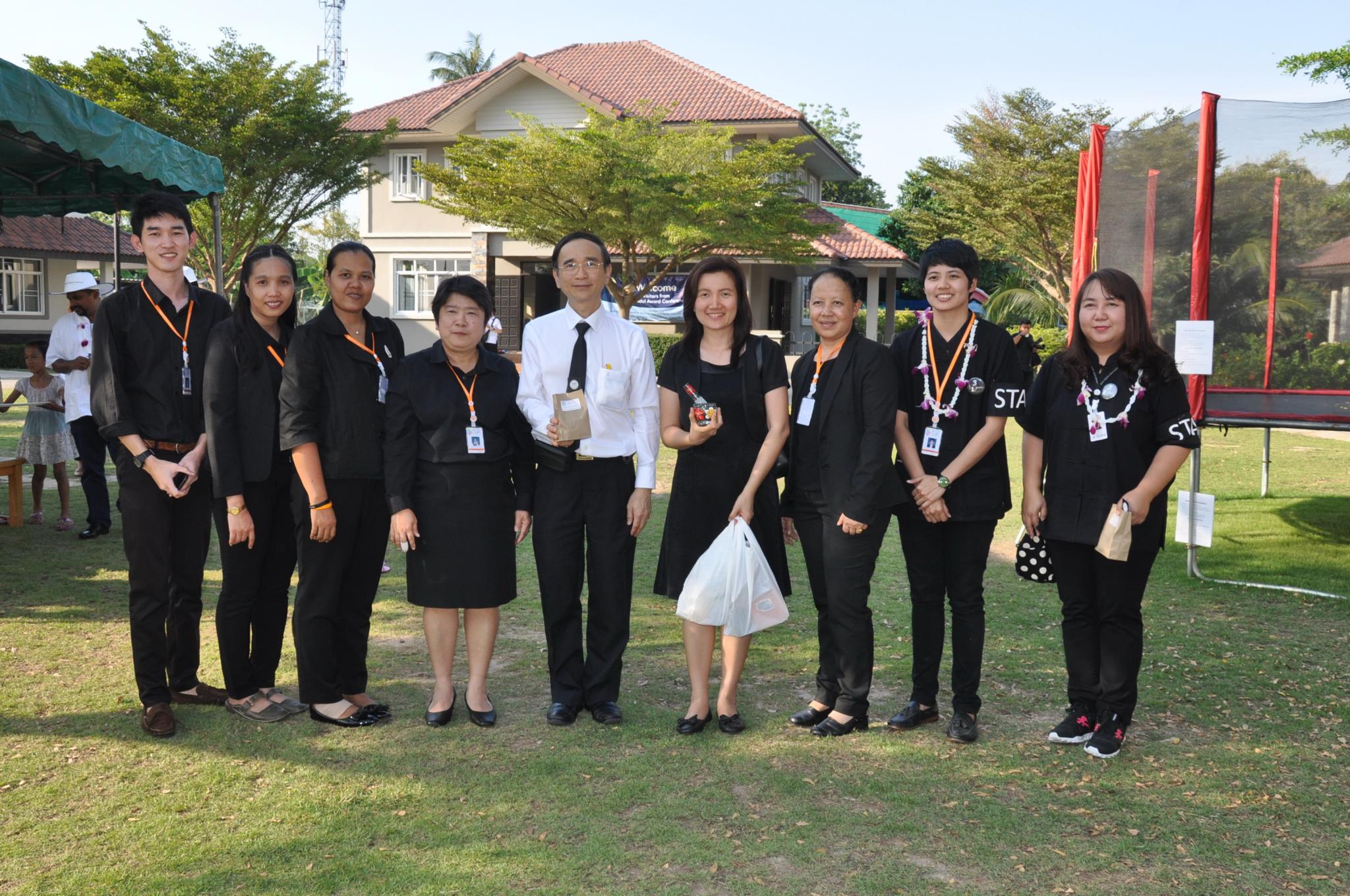 ผู้เข้าร่วมประชุมวิชาการนานาชาติรางวัลสมเด็จเจ้าฟ้ามหิดลเข้าเยี่ยมชมศูนย์เด็กอ่อนพญาไท และหมู่บ้านแห่งชีวิตสมบูรณ์