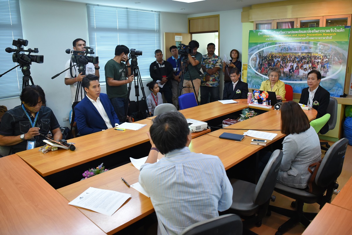 โครงการวิจัยและติดตามกลุ่มนักมวยเด็ก จัดงานแถลงข่าว สนับสนุนการแก้ไข พ.ร.บ. กีฬามวย 2542 เพื่อปกป้องสมองเด็ก จากการรายงานผลวิจัยพบความเสียหายของสมองนักมวยเด็ก 