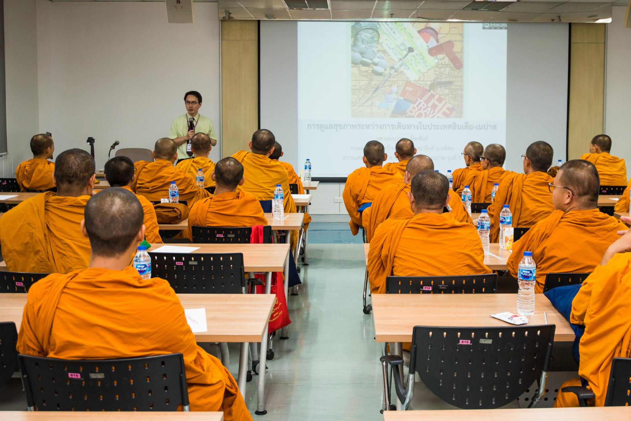 บรรยายพิเศษและฉีดวัคซีนป้องกันไข้หวัดใหญ่ถวายแก่คณะสงฆ์