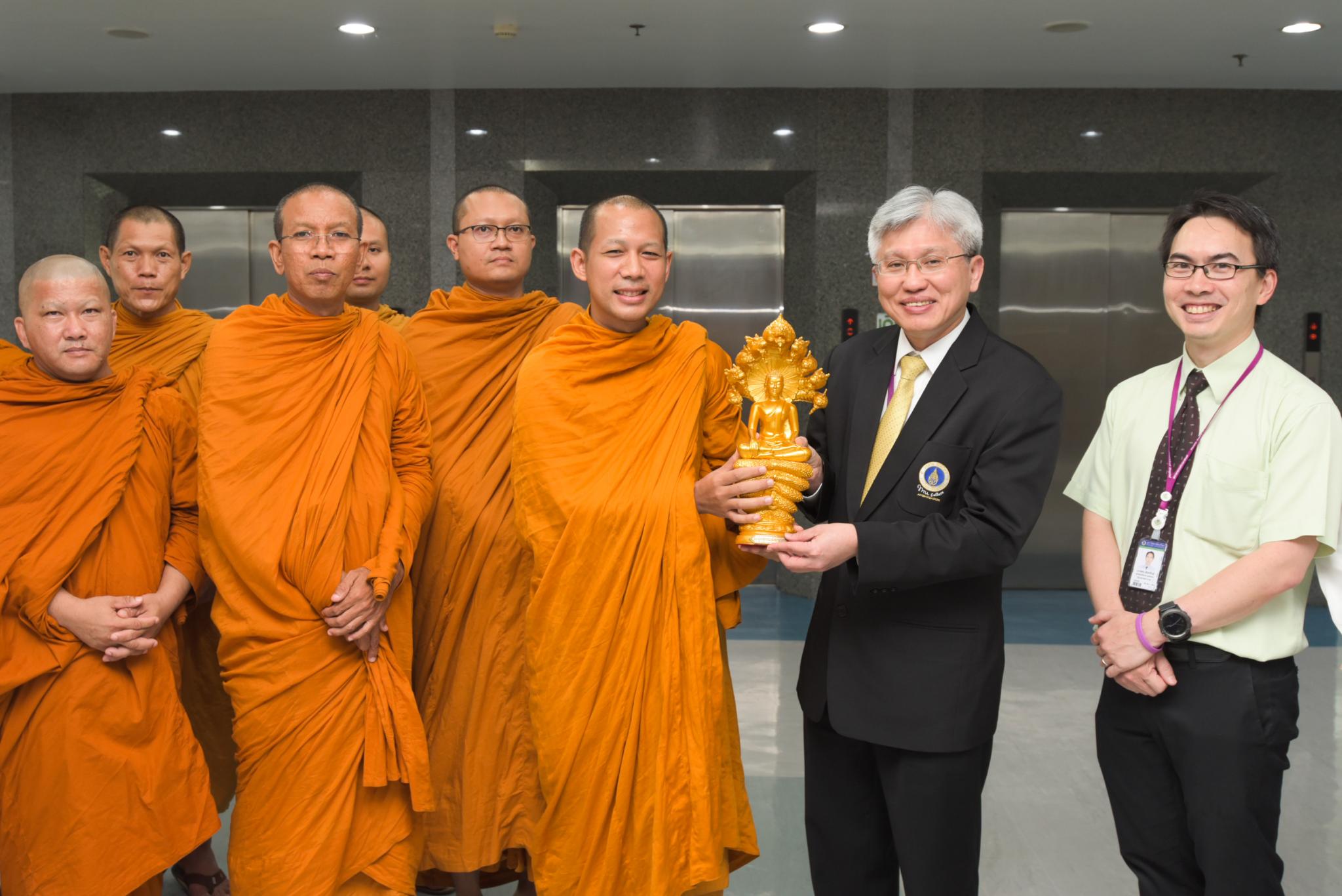 บรรยายพิเศษและฉีดวัคซีนป้องกันไข้หวัดใหญ่ถวายแก่คณะสงฆ์