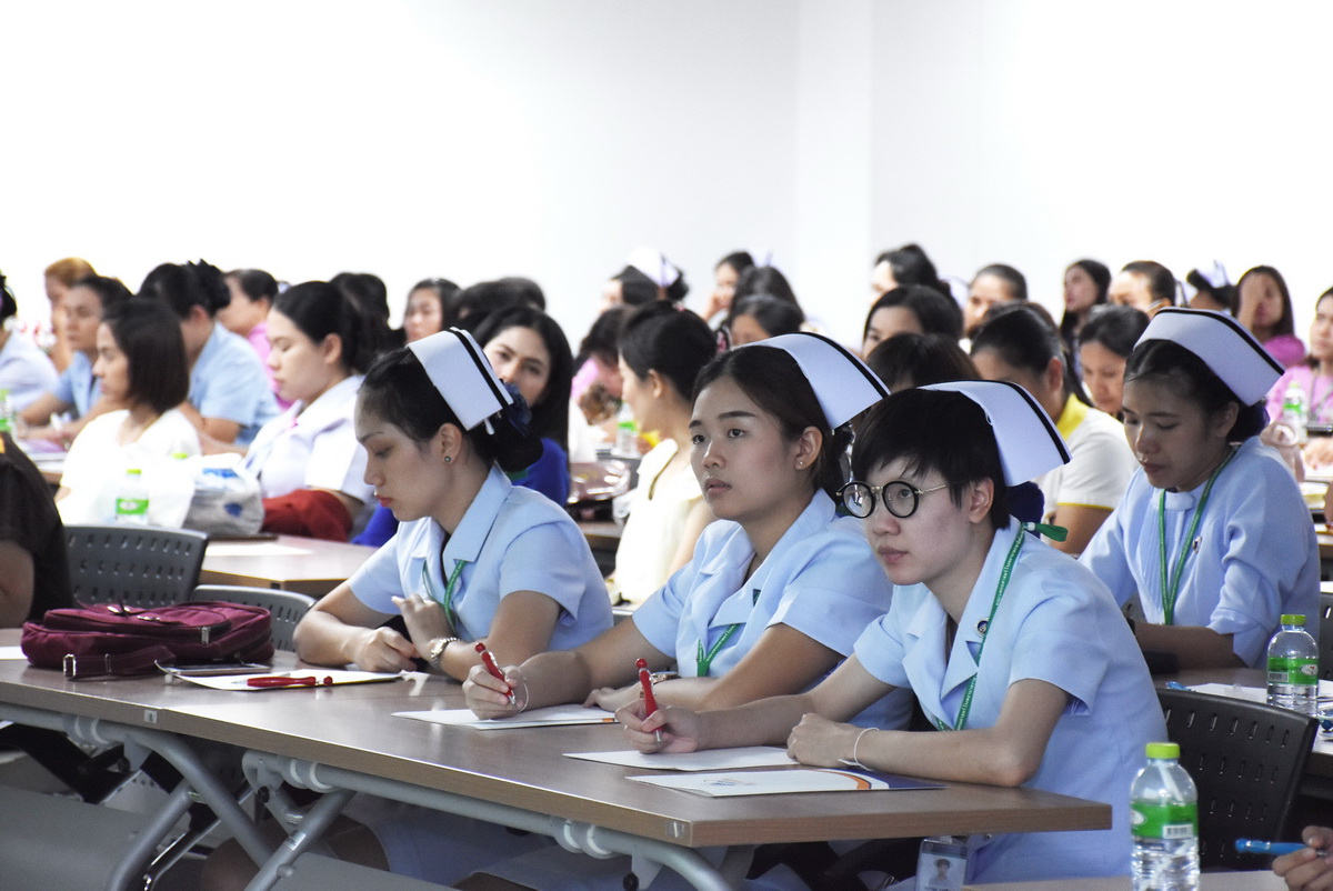 บรรยายให้ความรู้  