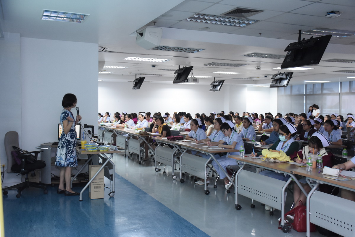 บรรยายให้ความรู้ 