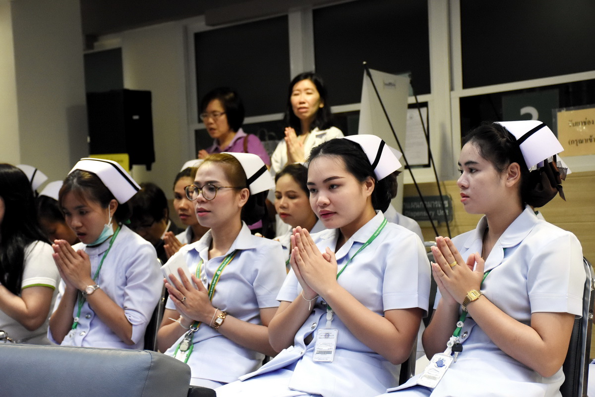 ทำบุญเลี้ยงพระที่หน่วยตรวจผู้ป่วยเด็กเเละวัยรุ่นเเละหน่วยตรวจผู้ป่วยสูตินารีเวช