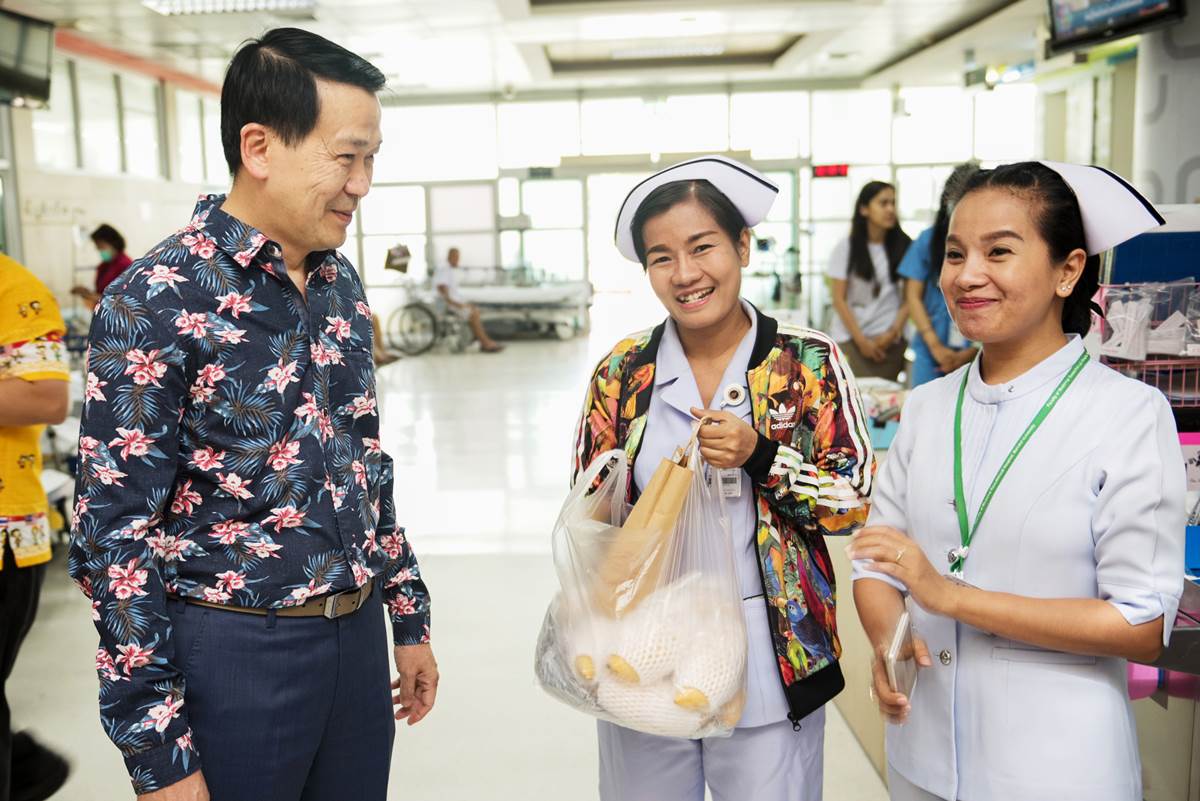 คณะฯ ให้กำลังใจบุคลากรที่ปฏิบัติงานเนื่องในวันหยุดสงกรานต์