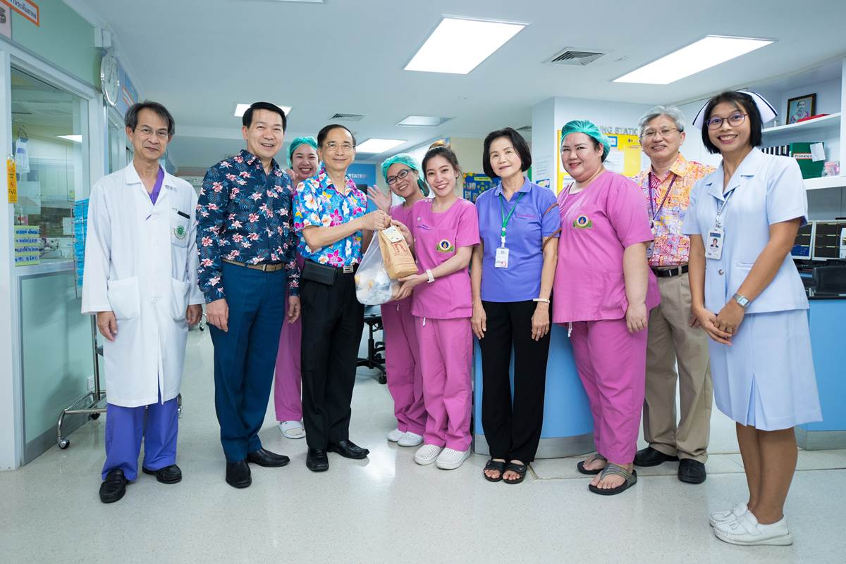 คณะฯ ให้กำลังใจบุคลากรที่ปฏิบัติงานเนื่องในวันหยุดสงกรานต์