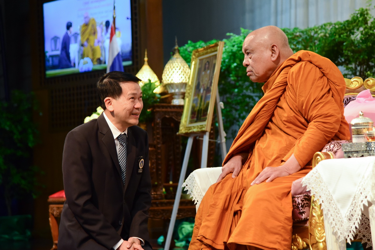 สมเด็จพระวันรัต (จุนท์ พรหมคุตโต) เจ้าอาวาสวัดบวรนิเวศราชวรวิหาร ประทานพระโอวาท