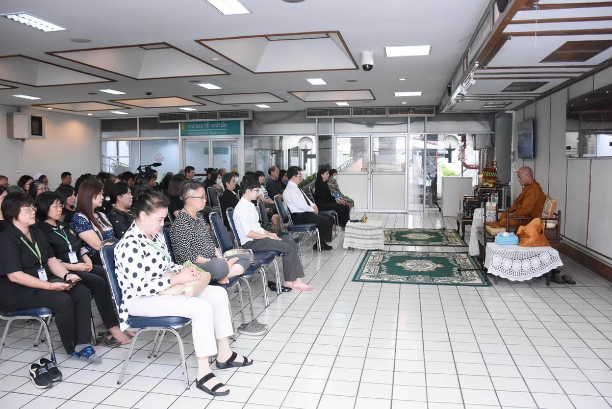ธรรมบรรยายและทอดผ้าป่าเพื่อสมทบทุนสร้างถนนเข้าวัด