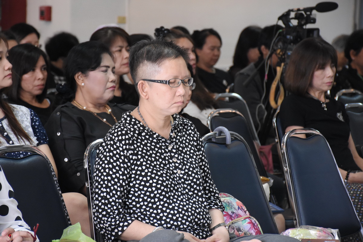 ธรรมบรรยายและทอดผ้าป่าเพื่อสมทบทุนสร้างถนนเข้าวัด