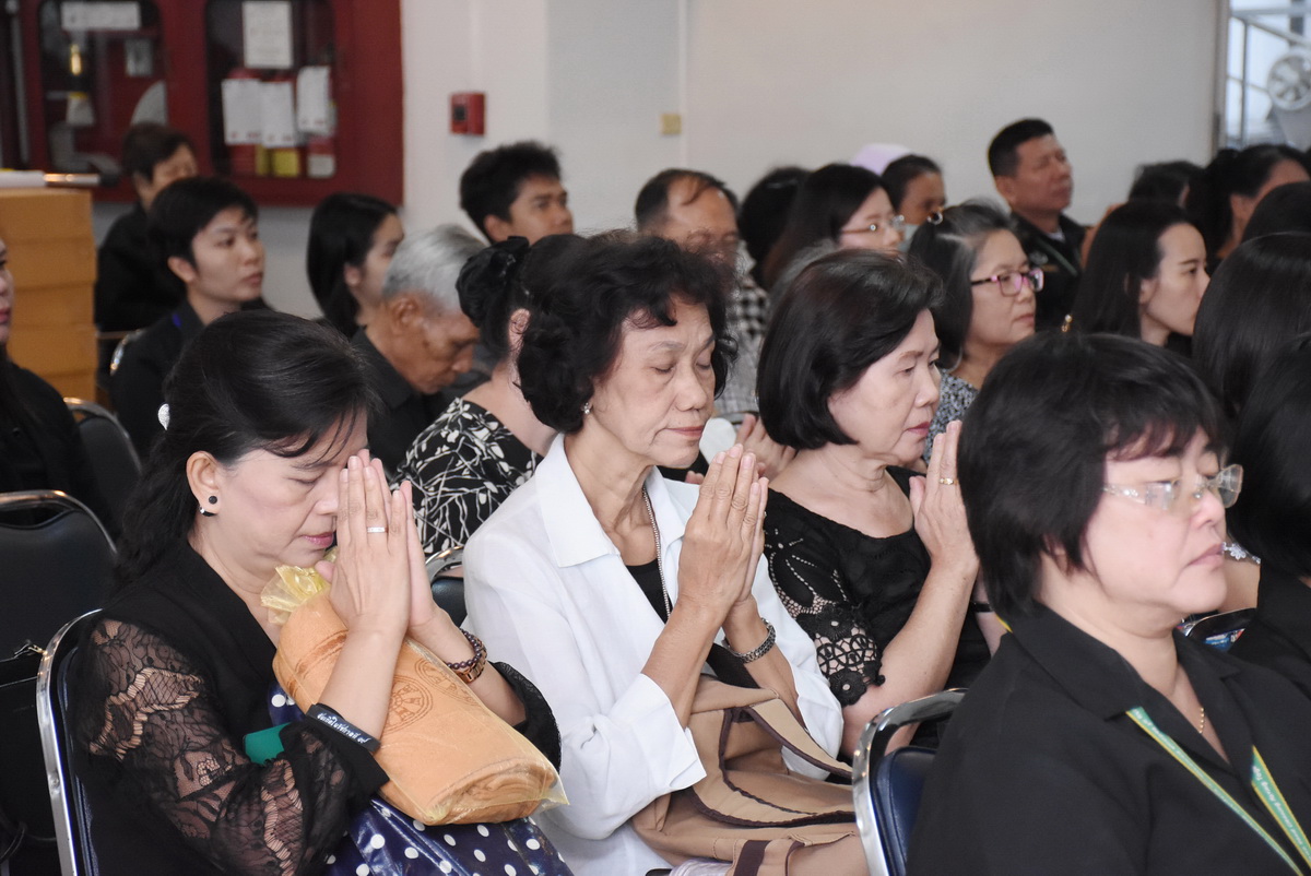 ธรรมบรรยายและทอดผ้าป่าเพื่อสมทบทุนสร้างถนนเข้าวัด