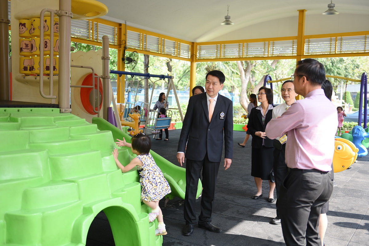 ภาควิชาวิสัญญีวิทยา จัดประชุมเรื่อง “การจัดทำข้อตกลงการปฏิบัติงาน (PA) ระหว่างคณบดีกับหัวหน้าภาควิชาและผู้อำนวยการโรงเรียนฯ” ปีงบประมาณ 2559