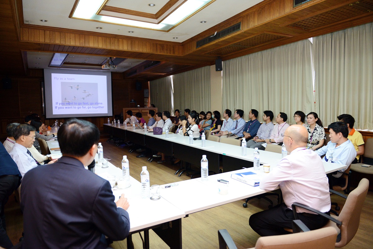 ภาควิชากุมารเวชศาสตร์ จัดประชุม เรื่อง การจัดทำข้อตกลงการปฏิบัติงาน (PA) ระหว่างคณบดีกับหัวหน้าภาควิชาและผู้อำนวยการโรงเรียนฯ ปีงบประมาณ 2559
