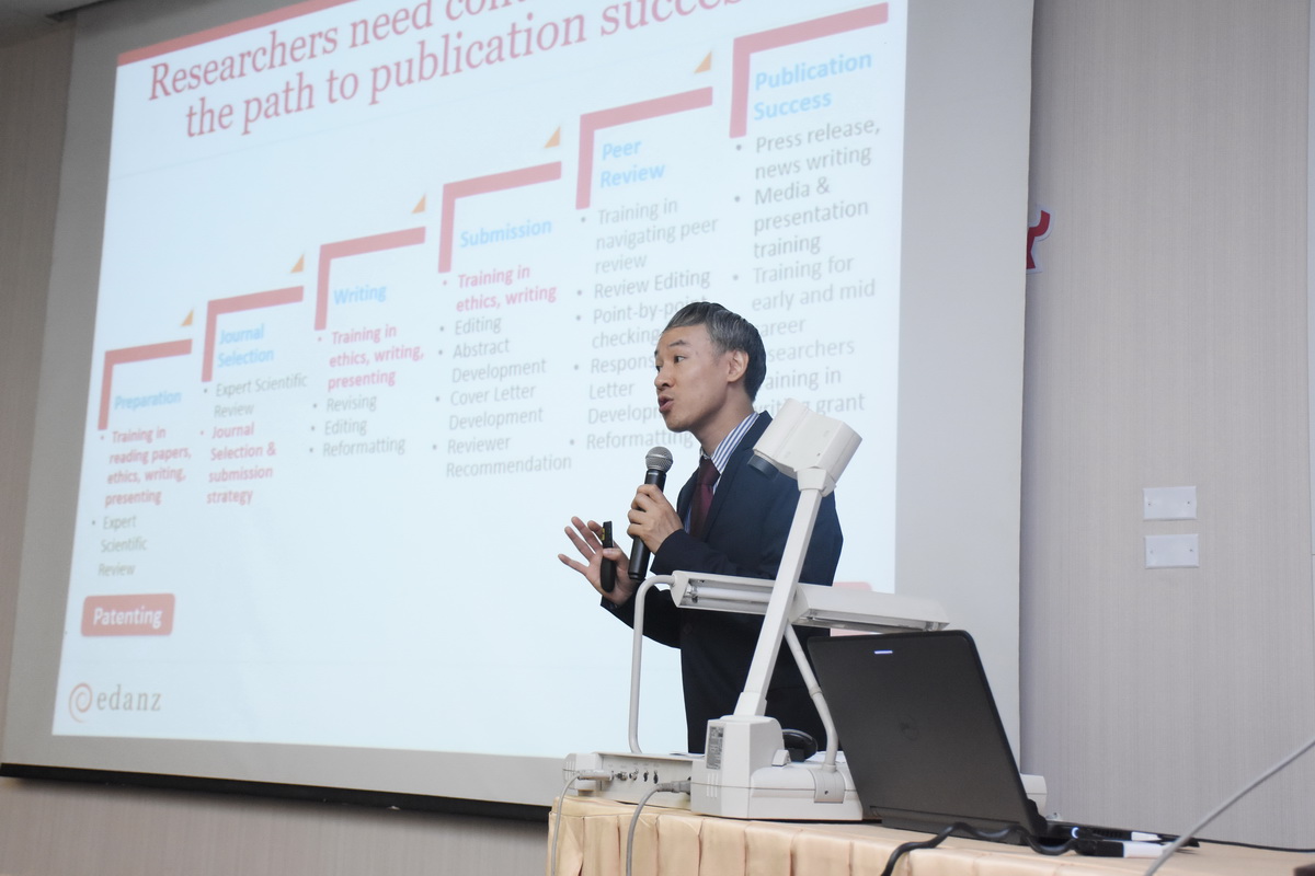 อบรมเรื่อง Writing Research Manuscripts That Have Impact