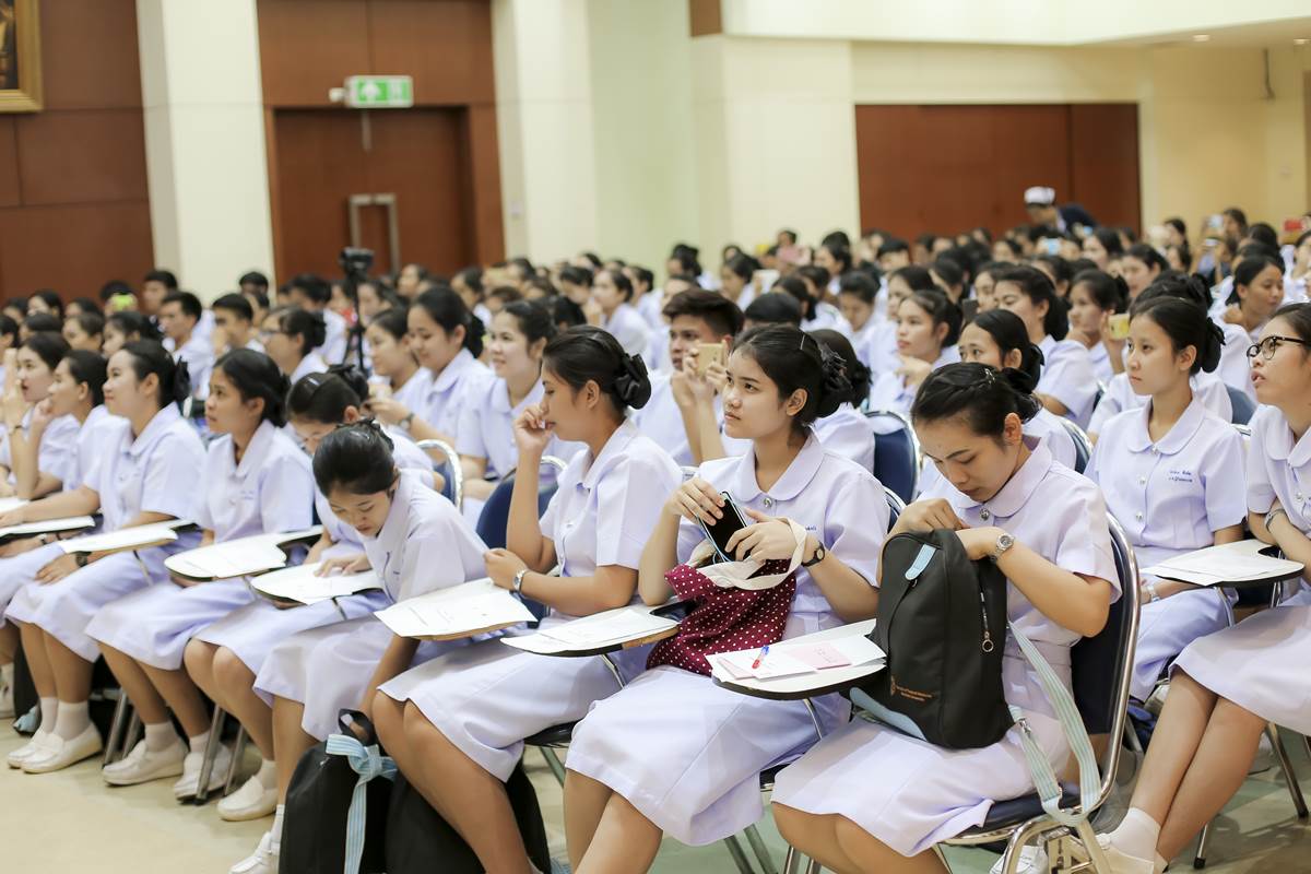 กิจกรรม Road Show เพื่อรับสมัครผู้ช่วยพยาบาล ปี 2559 กิจกรรม Road Show เพื่อรับสมัครผู้ช่วยพยาบาล ปี 2559