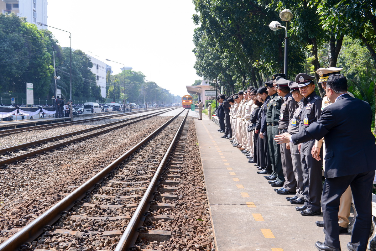 คณะผู้บริหารฯ ให้การต้อนรับนายกรัฐมนตรีในโอกาสทำพิธีเปิดนิทรรศการพระบาทสมเด็จพระปรมินทรมหาภูมิพลอดุลยเดช รัชกาลที่9