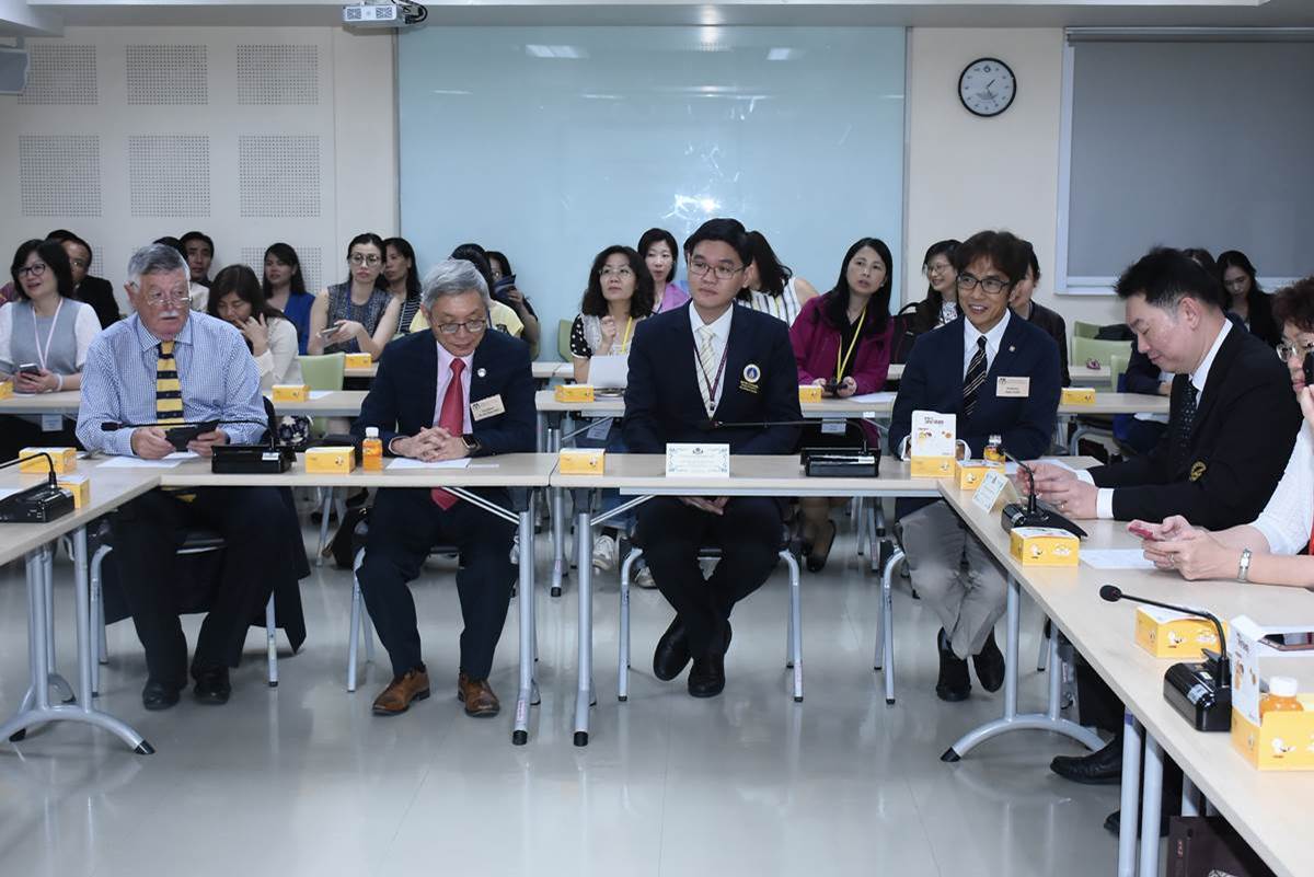 ต้อนรับตัวแทนจาก Hong Kong College of Health Service Executives (HSCHSE) และมหาวิทยาลัยนเรศวร