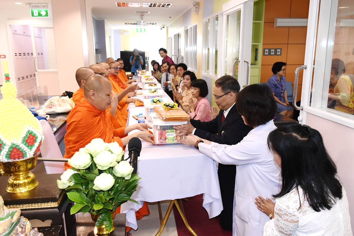 ทำบุญเลี้ยงพระหอผู้ป่วยเด็ก 5