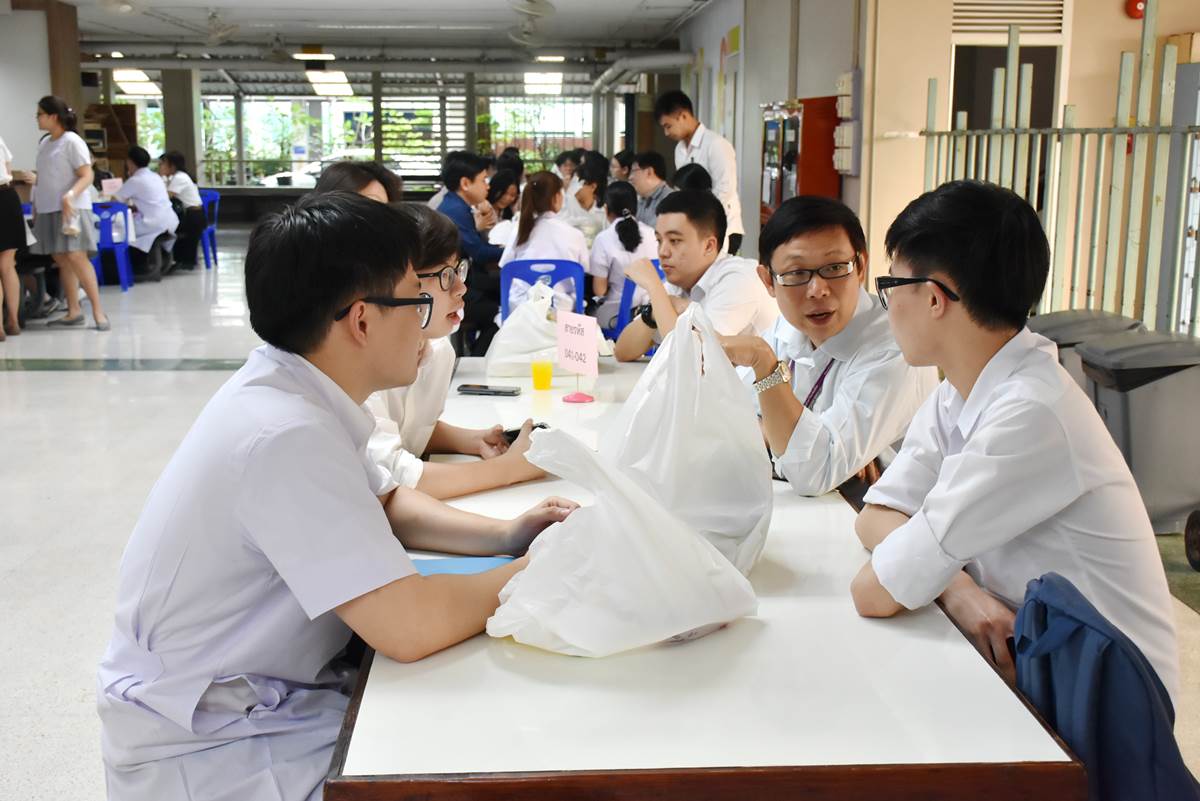 นักศึกษาแพทย์รามาธิบดีพบอาจารย์ที่ปรึกษา