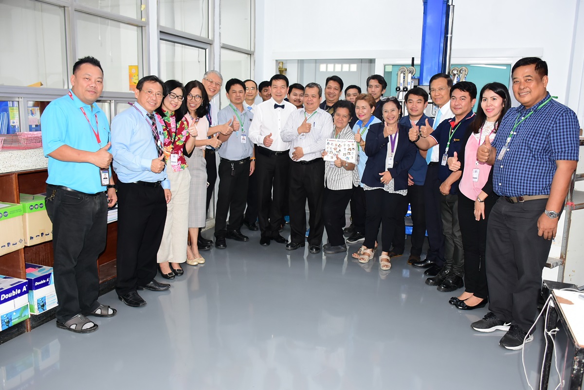 คณบดีและคณะกรรมการบริหารคณะฯ ร่วมส่งมอบความสุขเนื่องในโอกาสวันขึ้นปีใหม่แก่บุคลากร