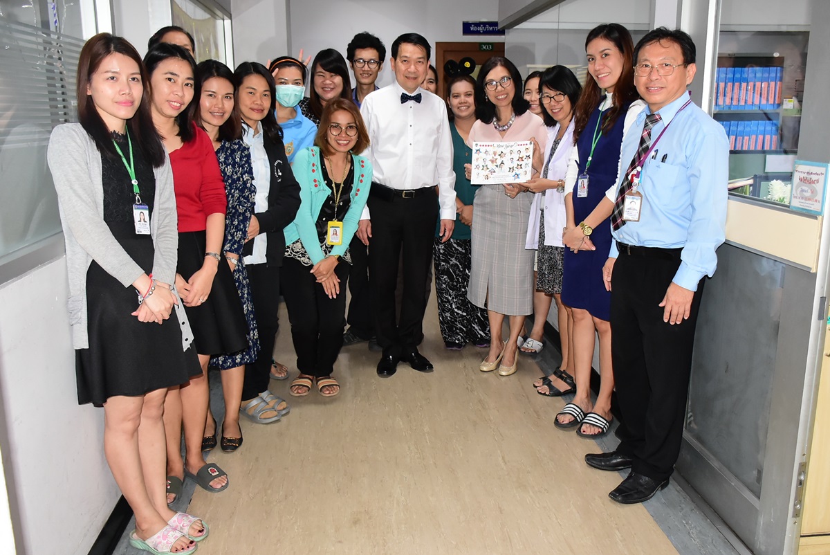 คณบดีและคณะกรรมการบริหารคณะฯ ร่วมส่งมอบความสุขเนื่องในโอกาสวันขึ้นปีใหม่แก่บุคลากร