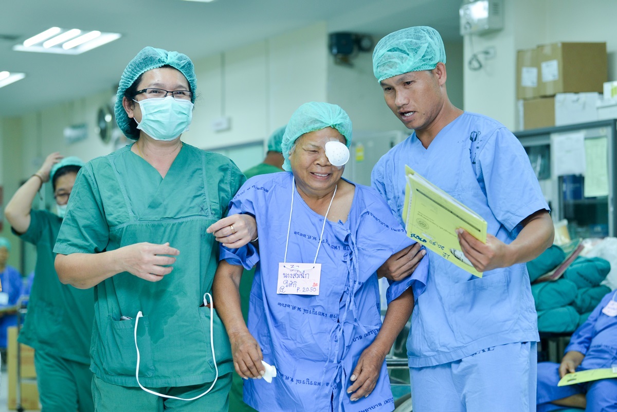 โครงการผ่าตัดต้อกระจกเฉลิมพระเกียรติ ศ. ดร.สมเด็จพระเจ้าน้องนางเธอ เจ้าฟ้าจุฬาภรณวลัยลักษณ์ อัครราชกุมารี กรมพระศรีสวางควัฒน วรขัตติยราชนารี ณ โรงพยาบาลเพชรบูรณ์