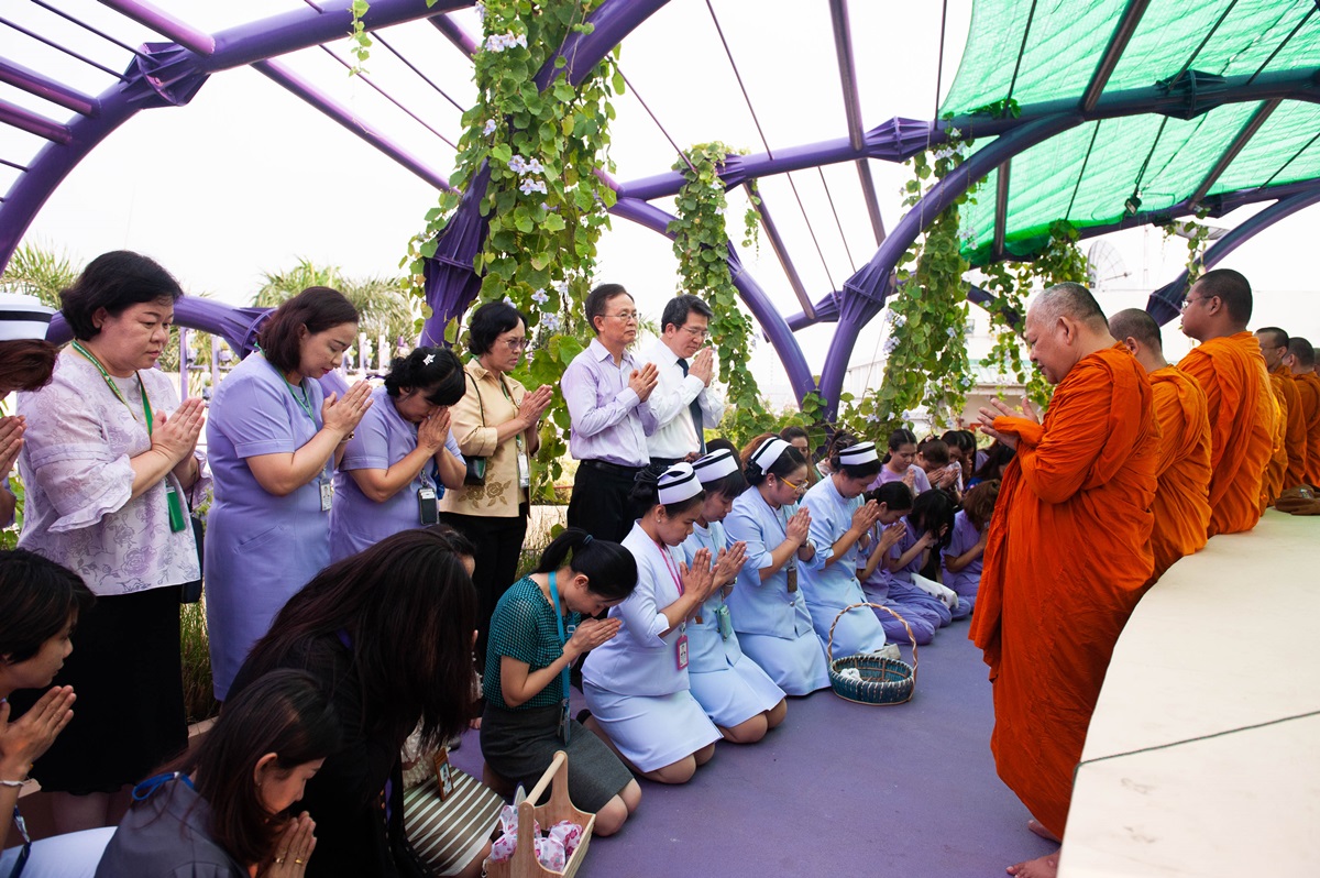 งานทำบุญตักบาตรอาหารแห้งพระสงฆ์