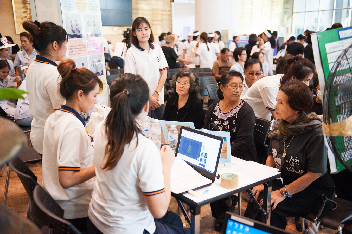 กิจกรรม มหกรรมสุขภาพ ครั้งที่ 3 ตอน ใส่ใจสุขภาพเพียงนิด ชีวิตสดใสแข็งแรง