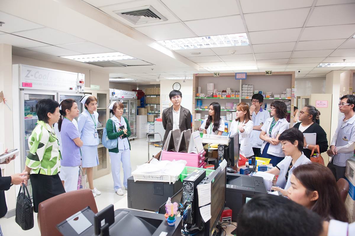 สมาคมเภสัชกรรมโรงพยาบาล (ประเทศไทย) เข้าเยี่ยมสำรวจระบบยาและงานเภสัชกรรมของโรงพยาบาลรามาธิบดี