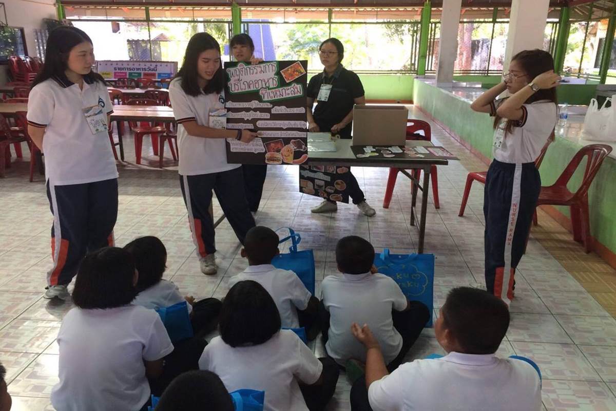 กิจกรรม โครงการเอี๊ยมฟ้าอาสาสอนสุข (ศึกษา) น้อง กิจกรรม โครงการเอี๊ยมฟ้าอาสาสอนสุข (ศึกษา) น้อง