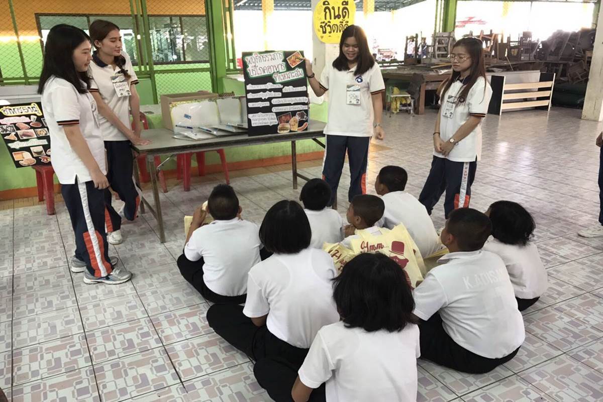 กิจกรรม โครงการเอี๊ยมฟ้าอาสาสอนสุข (ศึกษา) น้อง กิจกรรม โครงการเอี๊ยมฟ้าอาสาสอนสุข (ศึกษา) น้อง