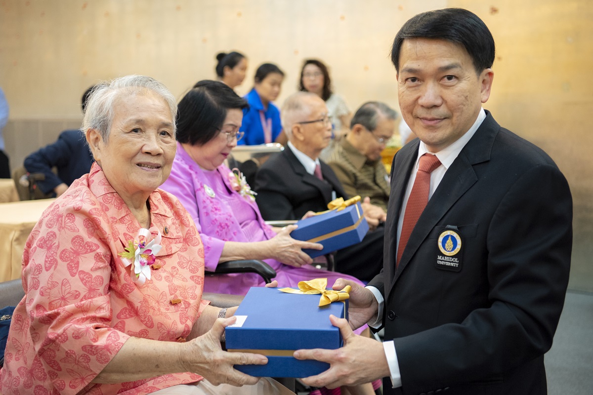 งานเชิดชูเกียรติและแสดงความยินดีคณาจารย์ผู้ได้รับรางวัลระดับมหาวิทยาลัย ระดับชาติและระดับนานาชาติ