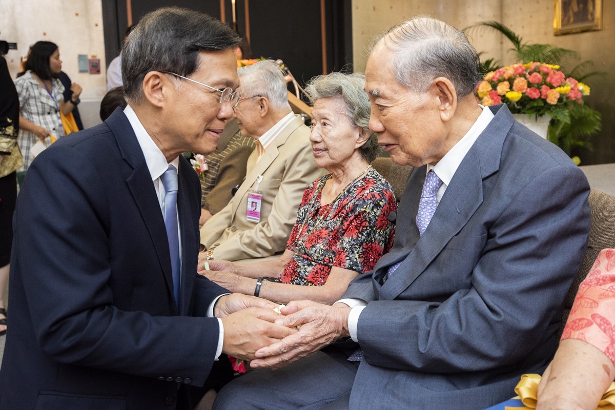 งานเชิดชูเกียรติและแสดงความยินดีคณาจารย์ผู้ได้รับรางวัลระดับมหาวิทยาลัย ระดับชาติและระดับนานาชาติ