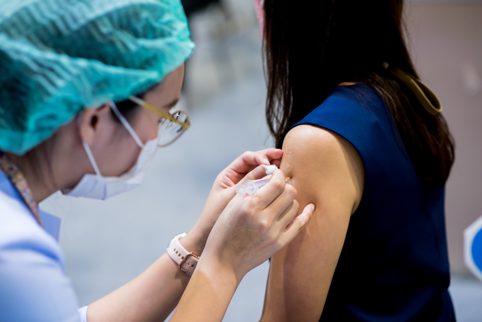 คณะแพทยศาสตร์โรงพยาบาลรามาธิบดี มหาวิทยาลัยมหิดล ออกหน่วยความร่วมมือบริการฉีดวัคซีน COVID-19