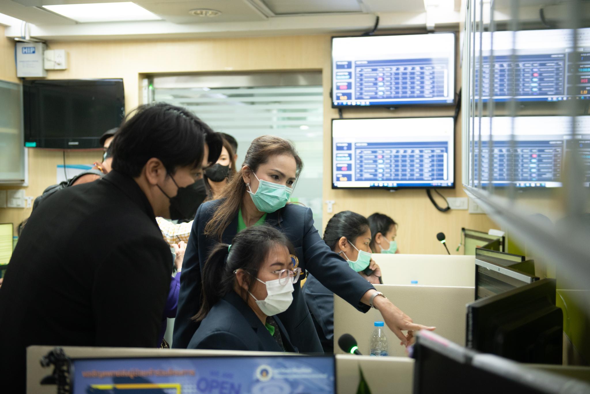 งานสื่อสารองค์กร คณะแพทยศาสตร์โรงพยาบาลรามาธิบดี มหาวิทยาลัยมหิดล ต้อนรับทีมศึกษาดูงานจาก สำนักสารนิเทศและสื่อสารองค์กร กลุ่มงานกลยุทธ์องค์กร สภากาชาดไทย และฝ่ายสื่อสารองค์กร โรงพยาบาลจุฬาลงกรณ์ สภากาชาดไทย ศึกษาดูงานด้าน Call Center และหน่วยติดต่อสอบถาม