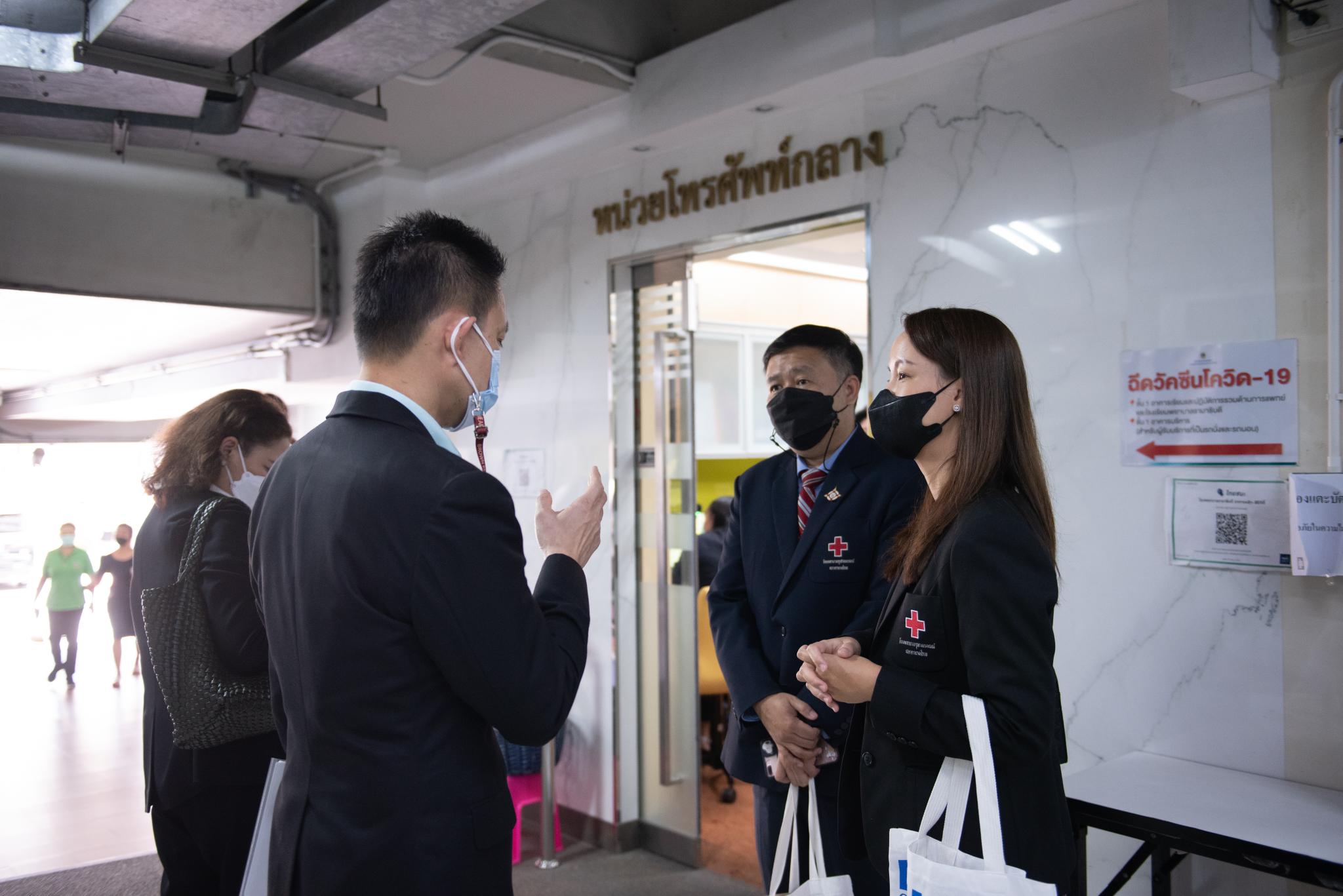 งานสื่อสารองค์กร คณะแพทยศาสตร์โรงพยาบาลรามาธิบดี มหาวิทยาลัยมหิดล ต้อนรับทีมศึกษาดูงานจาก สำนักสารนิเทศและสื่อสารองค์กร กลุ่มงานกลยุทธ์องค์กร สภากาชาดไทย และฝ่ายสื่อสารองค์กร โรงพยาบาลจุฬาลงกรณ์ สภากาชาดไทย ศึกษาดูงานด้าน Call Center และหน่วยติดต่อสอบถาม งานสื่อสารองค์กร คณะแพทยศาสตร์โรงพยาบาลรามาธิบดี มหาวิทยาลัยมหิดล ต้อนรับทีมศึกษาดูงานจาก สำนักสารนิเทศและสื่อสารองค์กร กลุ่มงานกลยุทธ์องค์กร สภากาชาดไทย และฝ่ายสื่อสารองค์กร โรงพยาบาลจุฬาลงกรณ์ สภากาชาดไทย ศึกษาดูงานด้าน Call Center และหน่วยติดต่อสอบถาม