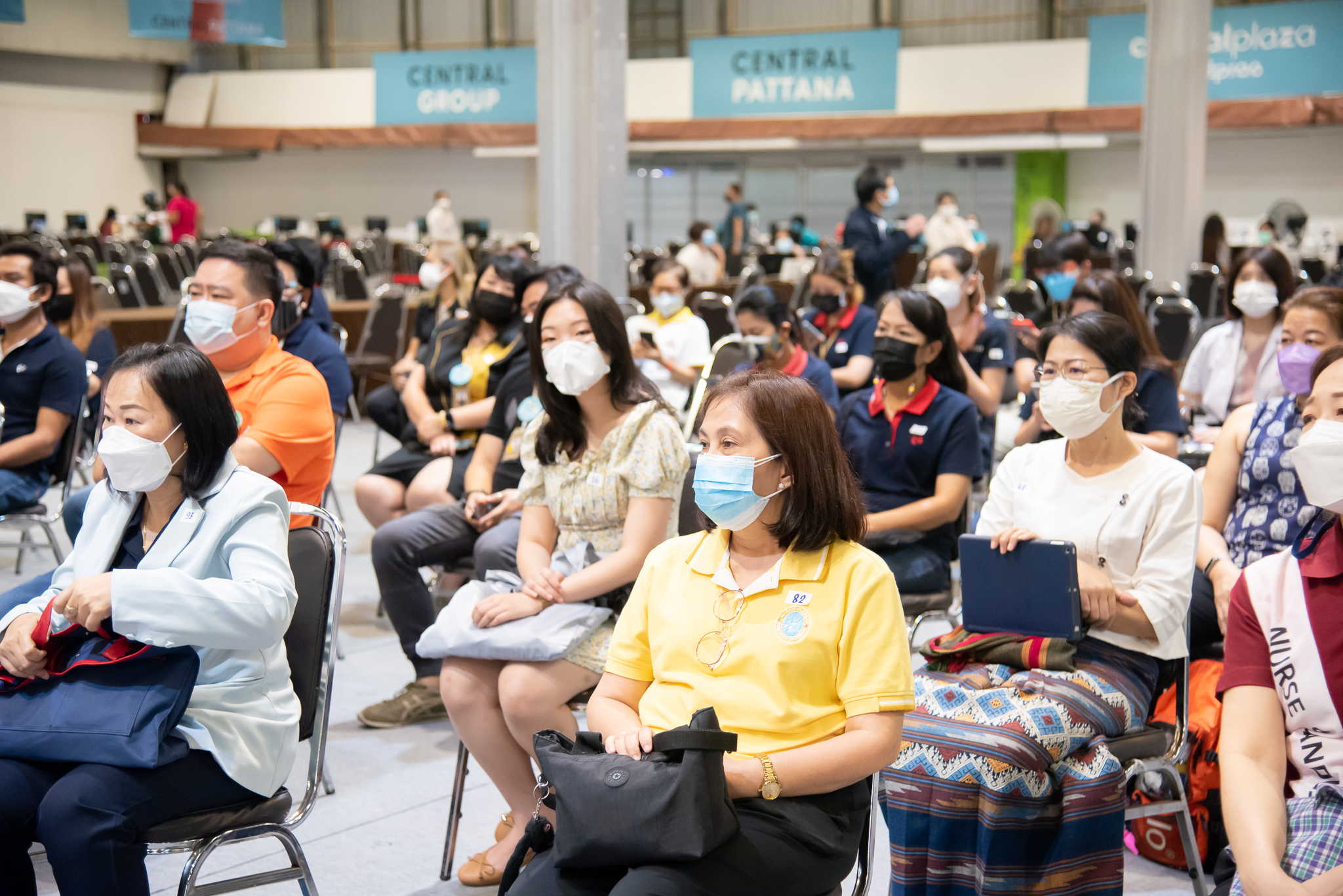 พิธีมอบเกียรติบัตรแก่จิตอาสา ซึ่งปฏิบัติหน้าที่ในหน่วยความร่วมมือบริการฉีดวัคซีน COVID-19 พิธีมอบเกียรติบัตรแก่จิตอาสา ซึ่งปฏิบัติหน้าที่ในหน่วยความร่วมมือบริการฉีดวัคซีน COVID-19