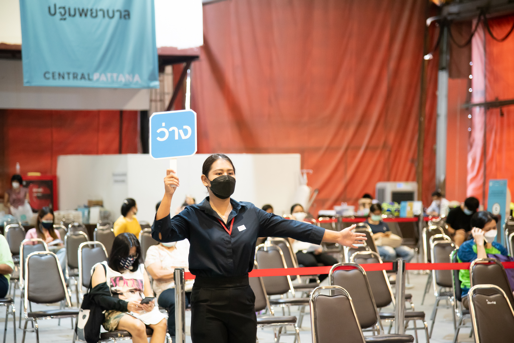 พิธีมอบเกียรติบัตรแก่จิตอาสา ซึ่งปฏิบัติหน้าที่ในหน่วยความร่วมมือบริการฉีดวัคซีน COVID-19 พิธีมอบเกียรติบัตรแก่จิตอาสา ซึ่งปฏิบัติหน้าที่ในหน่วยความร่วมมือบริการฉีดวัคซีน COVID-19