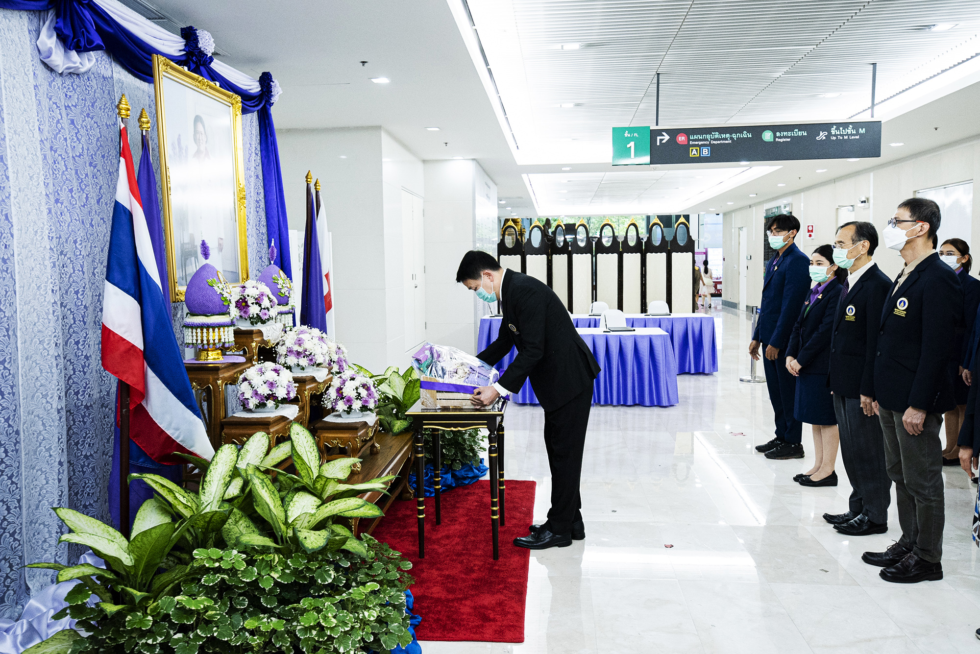 คณะแพทยศาสตร์โรงพยาบาลรามาธิบดี มหาวิทยาลัยมหิดล ถวายพระพร สมเด็จพระกนิษฐาธิราชเจ้า กรมสมเด็จพระเทพรัตนราชสุดา ฯ สยามบรมราชกุมารี ให้ทรงหายจากพระอาการประชวร คณะแพทยศาสตร์โรงพยาบาลรามาธิบดี มหาวิทยาลัยมหิดล ถวายพระพร สมเด็จพระกนิษฐาธิราชเจ้า กรมสมเด็จพระเทพรัตนราชสุดา ฯ สยามบรมราชกุมารี ให้ทรงหายจากพระอาการประชวร