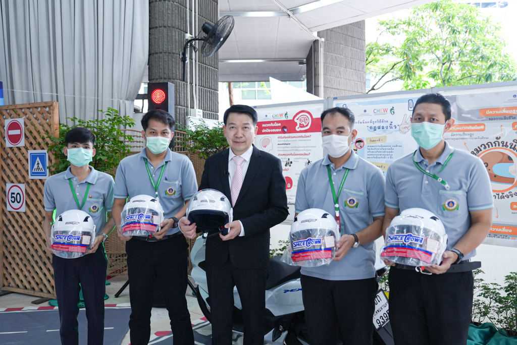 กิจกรรมรณรงค์ เรื่องความปลอดภัยบนท้องถนน และพิธีมอบหมวกนิรภัยให้แก่บุคลากร กิจกรรมรณรงค์ เรื่องความปลอดภัยบนท้องถนน และพิธีมอบหมวกนิรภัยให้แก่บุคลากร