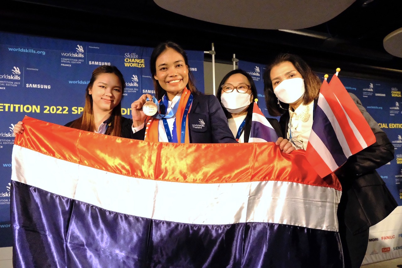 นางสาวศิริพร ทรปราณี โรงเรียนพยาบาลรามาธิบดี ได้รับเหรียญรางวัลฝีมือยอดเยี่ยม (Medallion for Excellence) ในการแข่งขัน WorldSkills Competition 2022 Special Edition